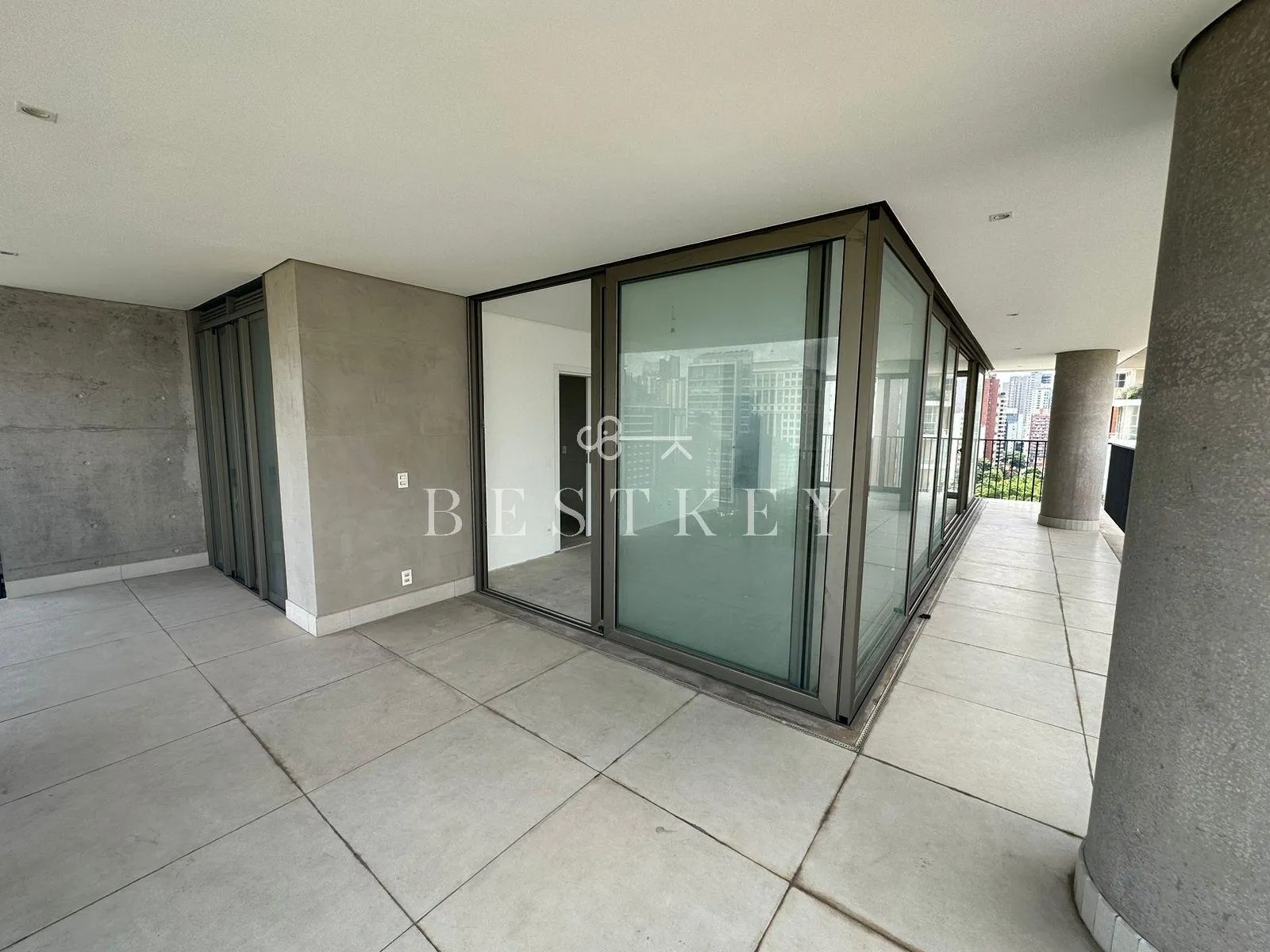 Apartamento com 3 suítes à venda em Vila Olímpia, São Paulo, por R$ 8.000.000 Imagem 2