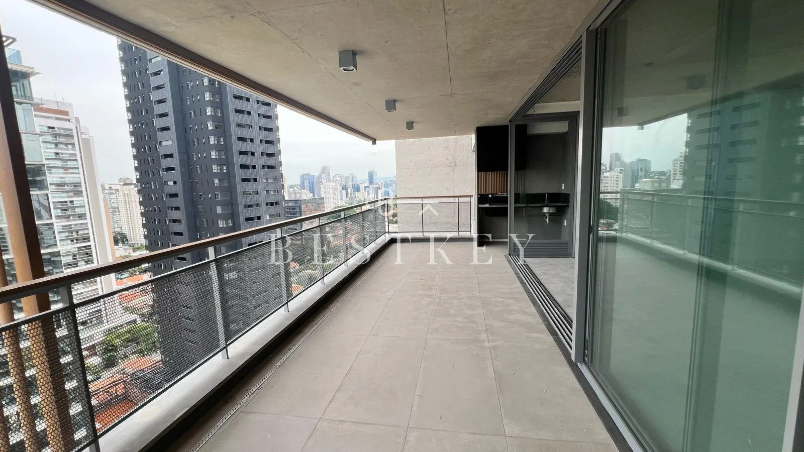Apartamento com 3 suítes à venda em Jardim das Acácias, São Paulo, por R$ 3.900.000 Imagem 2