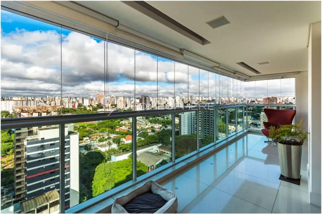 Cobertura com 3 suítes à venda em Moema, São Paulo, por R$ 7.900.000