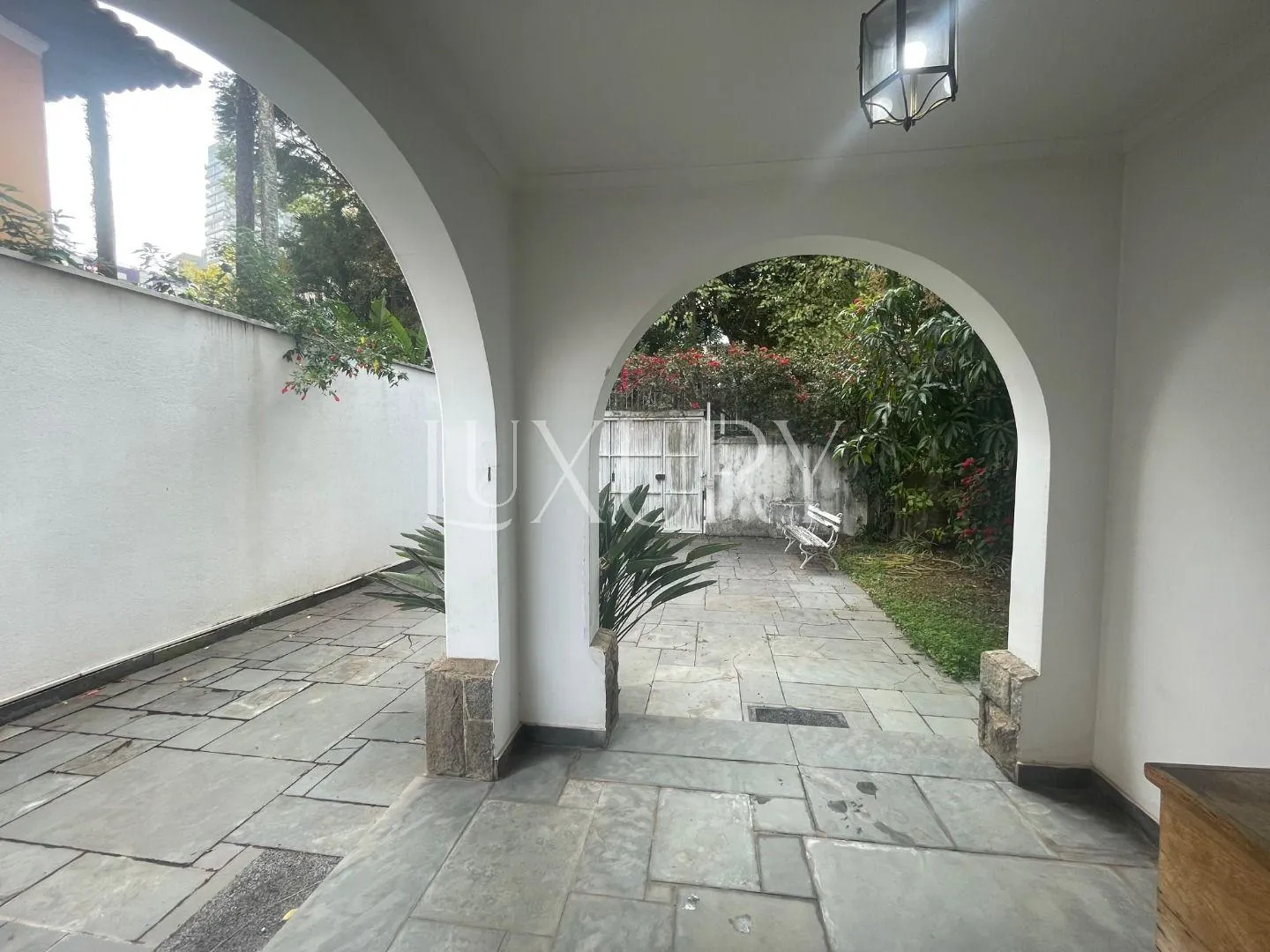 Casa com 2 suítes à venda em Jardim América, São Paulo, por R$ 11.000.000 Imagem 2