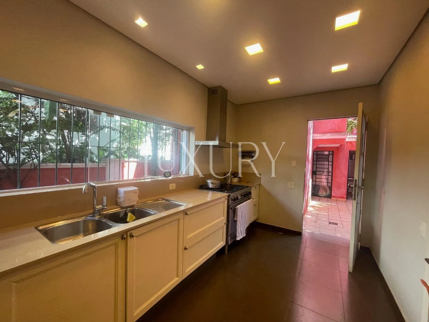 Casa de vila com 2 suítes à venda em Jardim América, São Paulo, por R$ 10.000.000 Imagem 13