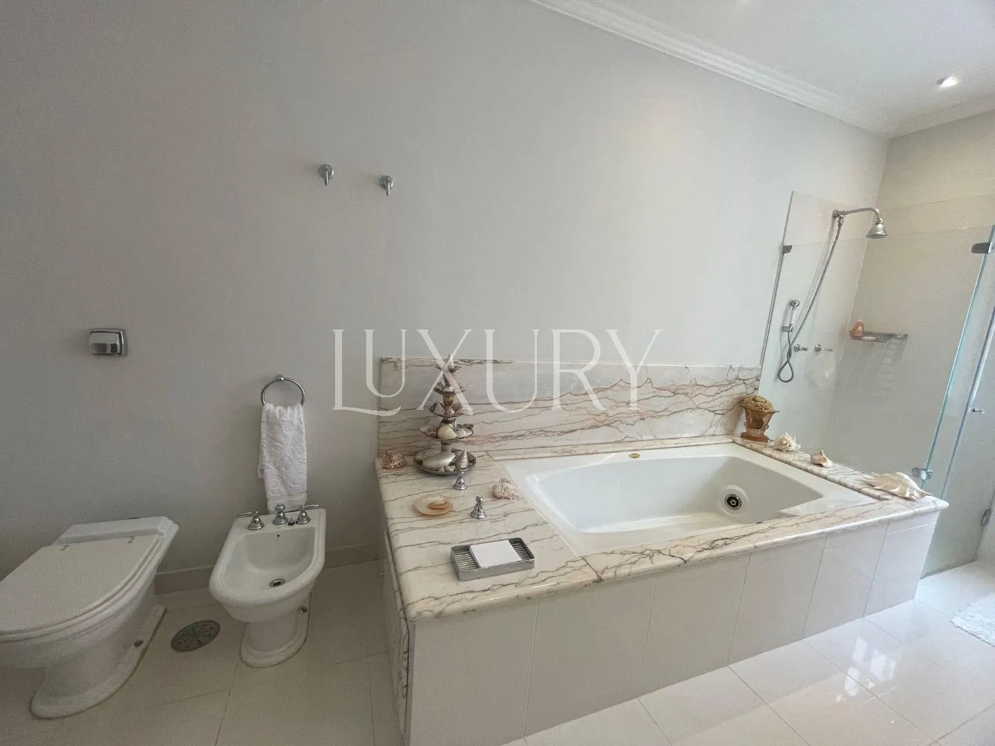 Casa de vila com 2 suítes à venda em Jardim América, São Paulo, por R$ 10.000.000 Imagem 38