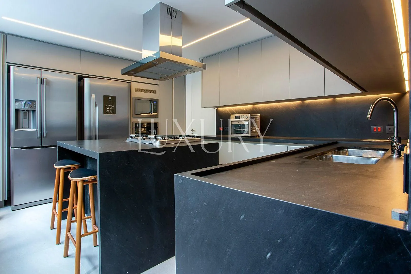 Casa com 4 suítes à venda em Alto de Pinheiros, São Paulo, por R$ 26.600.000 Imagem 3