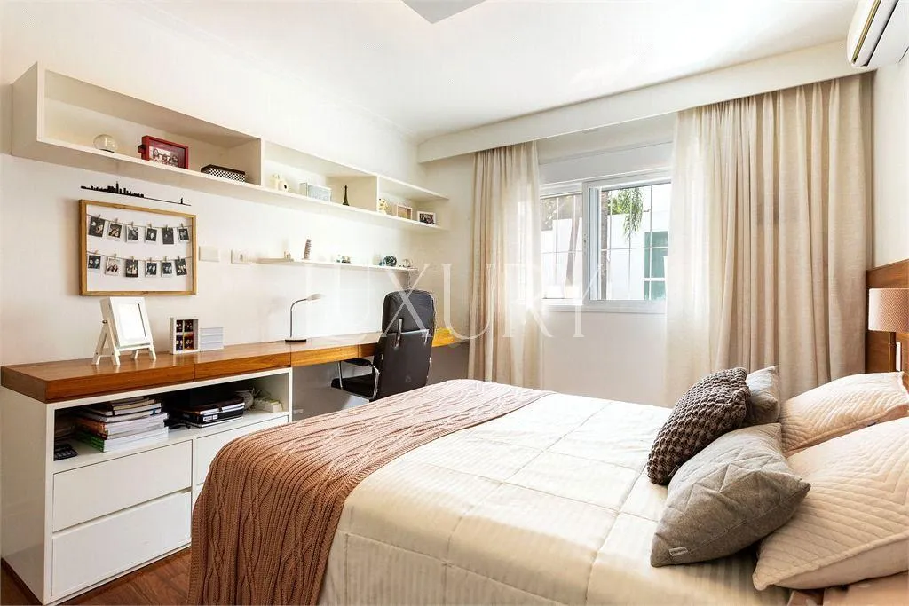 Casa com 2 suítes à venda em Alto de Pinheiros, São Paulo, por R$ 9.400.000 Imagem 2