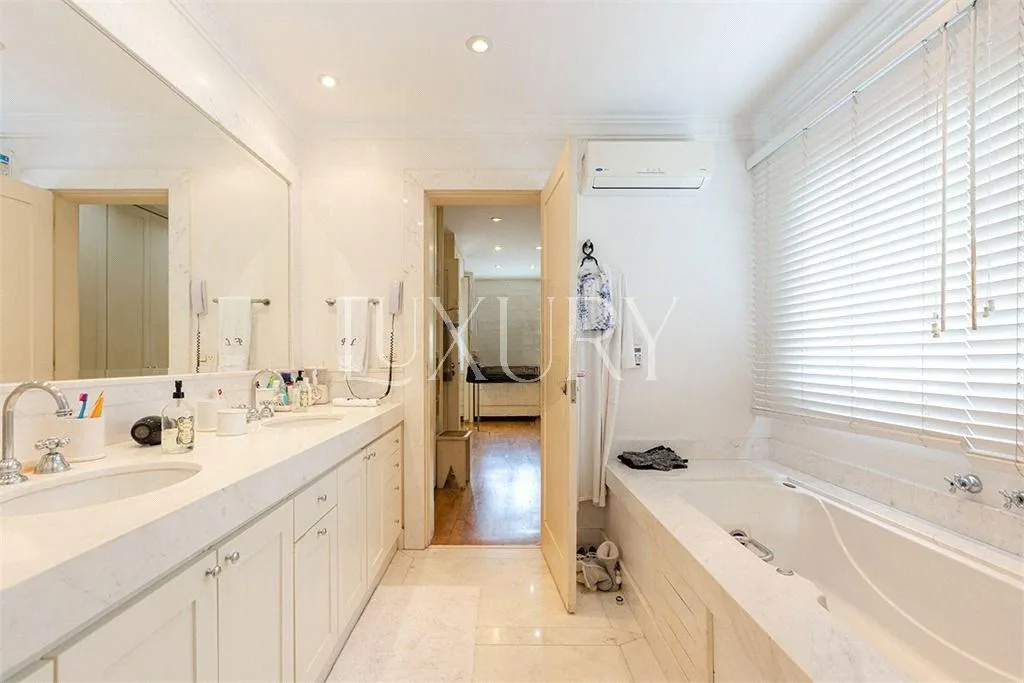 Casa com 4 suítes à venda em Alto de Pinheiros, São Paulo, por R$ 10.300.000 Imagem 12