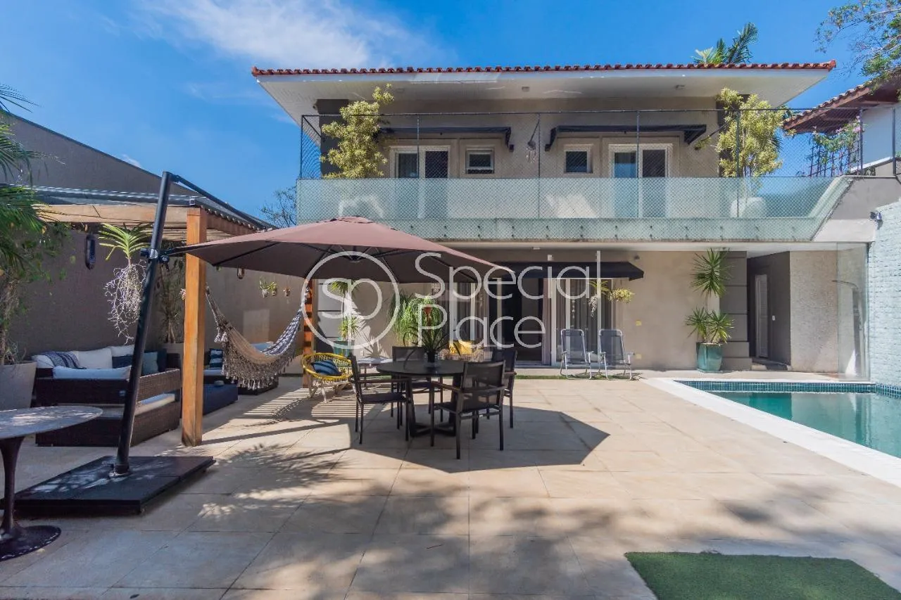Casa com 4 suítes à venda em Pacaembu, São Paulo, por R$ 8.800.000