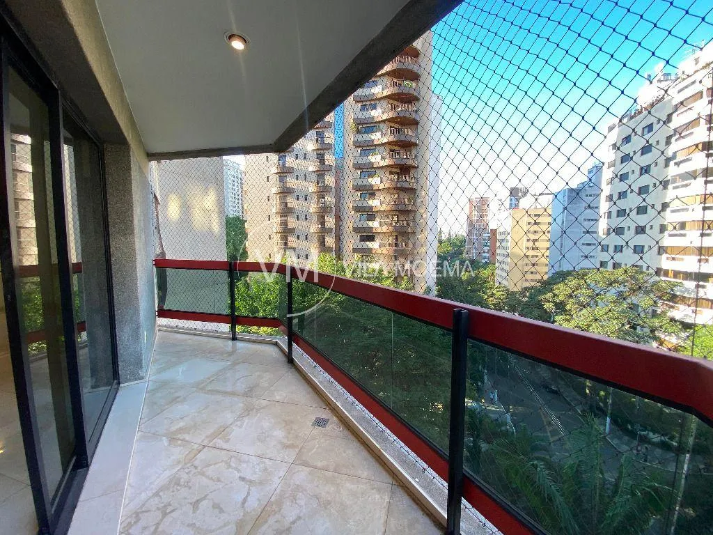 Apartamento com 3 suítes à venda em Moema, São Paulo, por R$ 3.700.000 Imagem 3