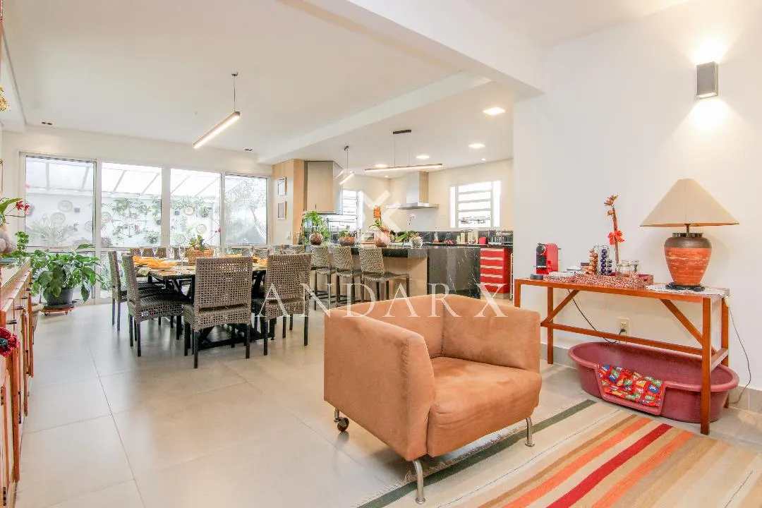 Casa com 3 suítes à venda em Pacaembu, São Paulo, por R$ 3.350.000