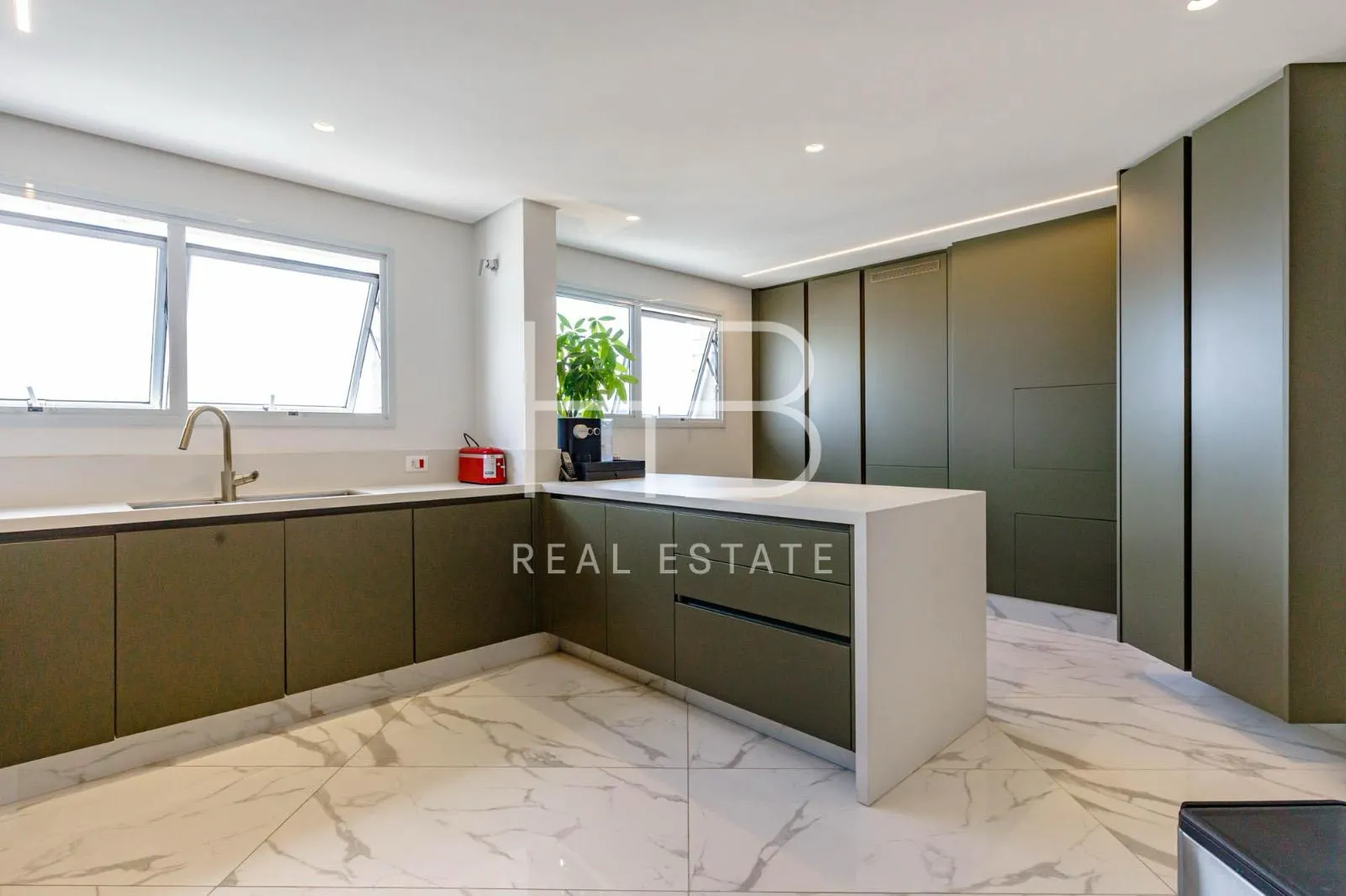 Cobertura com 3 suítes à venda em Jardim América, São Paulo, por R$ 13.900.000 Imagem 8