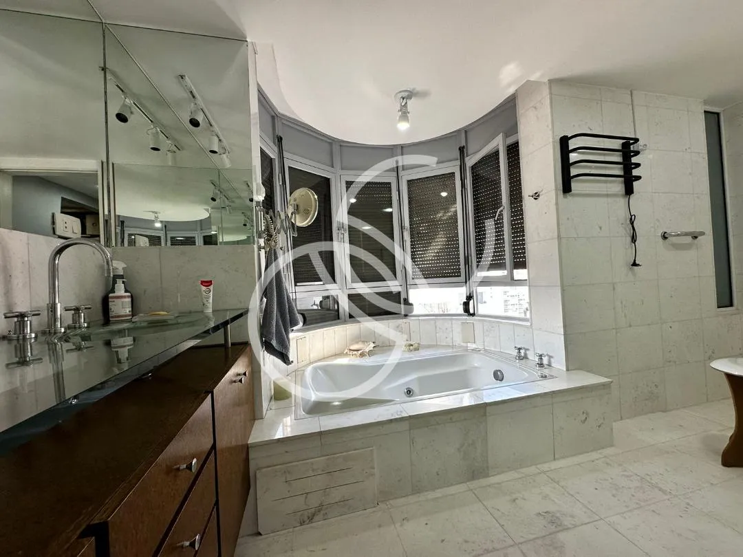 Apartamento com 2 suítes à venda em Real Parque, São Paulo, por R$ 2.400.000 Imagem 17