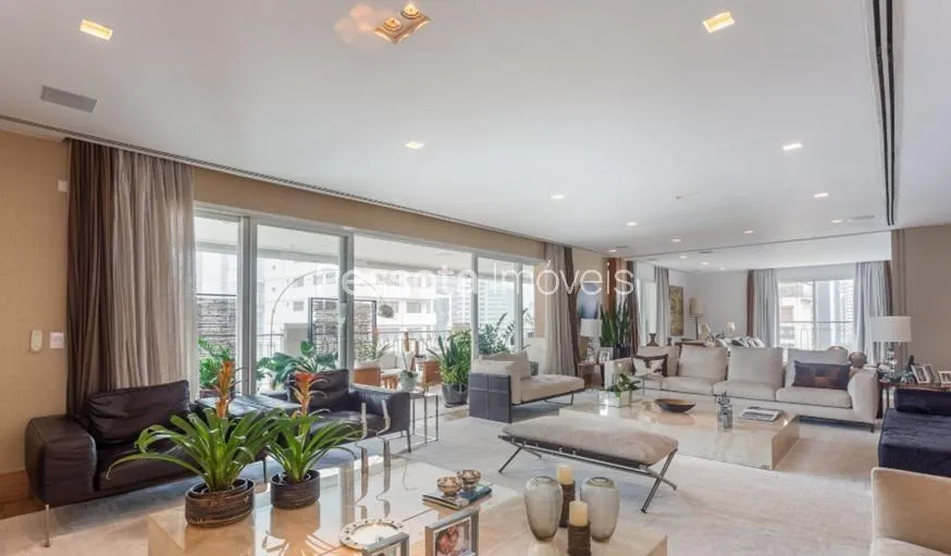 Apartamento com 3 suítes à venda em Itaim Bibi, São Paulo, por R$ 25.900.000