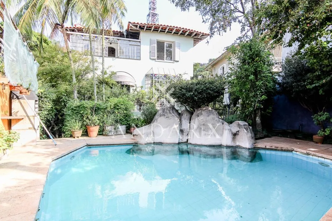 Casa com 2 suítes à venda em Pacaembu, São Paulo, por R$ 3.000.000