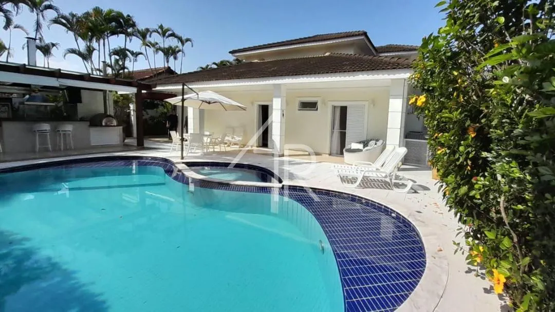 Casa com 5 suítes à venda em Enseada, Guarujá, por R$ 2.300.000