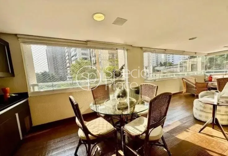 Apartamento com 3 suítes à venda em Campo Belo, São Paulo, por R$ 2.875.000