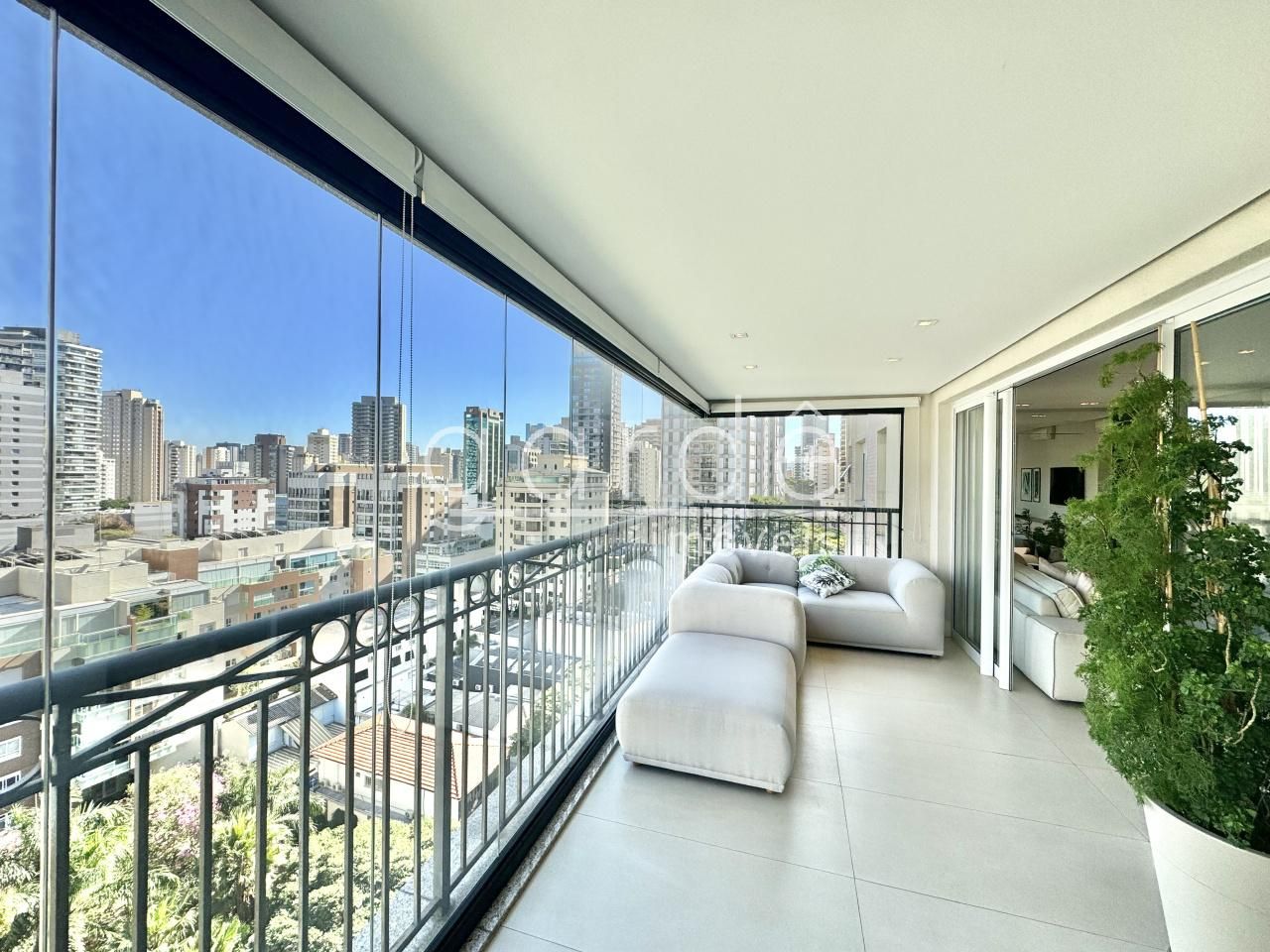 Apartamento com 3 suítes à venda em Vila Nova Conceição, São Paulo, por R$ 6.200.000 Imagem 4