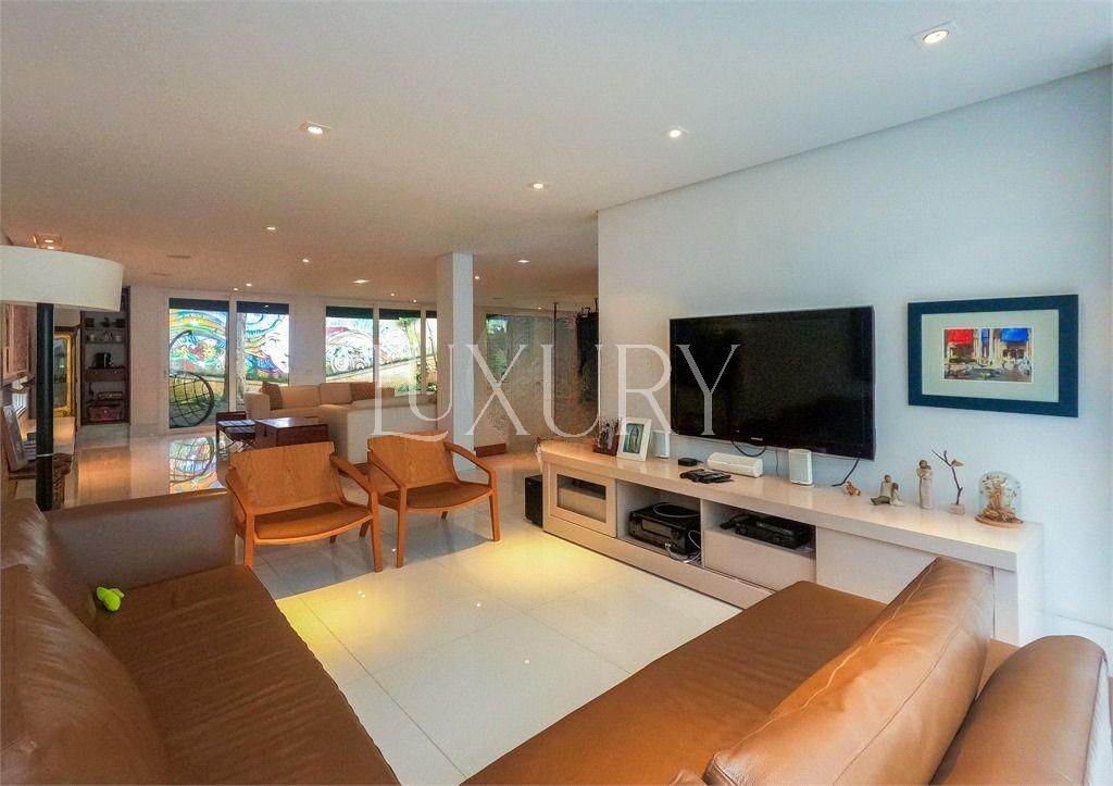 Casa com 5 suítes à venda em Alto de Pinheiros, São Paulo, por R$ 5.950.000 Imagem 4