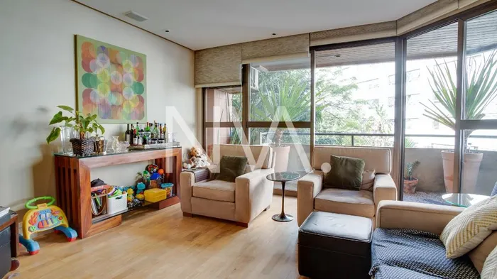 Apartamento com 2 suítes à venda em Moema, São Paulo, por R$ 2.120.000