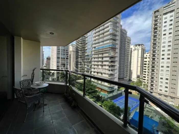 Apartamento com 3 suítes à venda em Itaim Bibi, São Paulo, por R$ 6.400.000