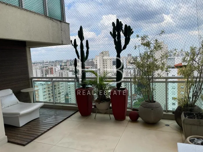 Apartamento com 3 suítes à venda em Campo Belo, São Paulo, por R$ 4.700.000 Imagem 2