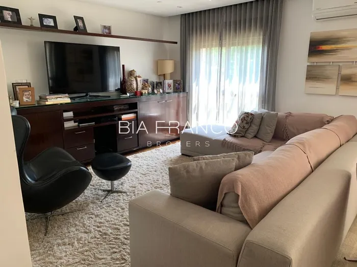 Apartamento com 3 suítes à venda em Real Parque, São Paulo, por R$ 1.700.000