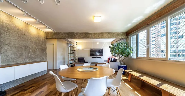 Apartamento com 2 suítes à venda em Moema, São Paulo, por R$ 1.950.000