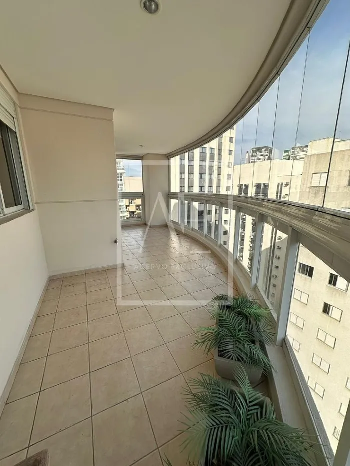 Apartamento com 3 suítes à venda em Moema, São Paulo, por R$ 2.400.000