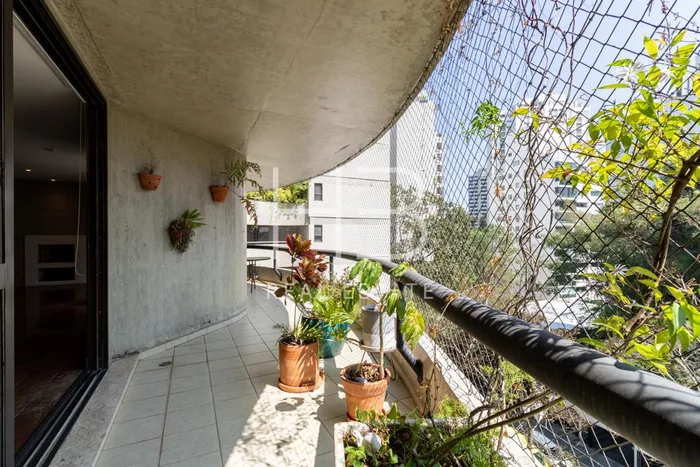 Apartamento com 2 suítes à venda em Real Parque, São Paulo, por R$ 2.100.000 Imagem 2