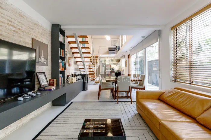 Casa com 2 suítes à venda em Real Parque, São Paulo, por R$ 2.100.000