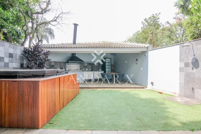 Casa com 3 suítes à venda em Pacaembu, São Paulo, por R$ 3.899.000