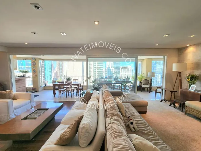 Apartamento com 3 suítes à venda em Itaim Bibi, São Paulo, por R$ 7.850.000