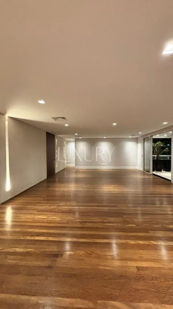 Apartamento com 3 suítes à venda em Itaim Bibi, São Paulo, por R$ 7.400.000