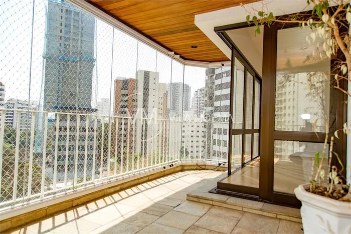 Apartamento com 3 suítes à venda em Moema, São Paulo, por R$ 3.200.000