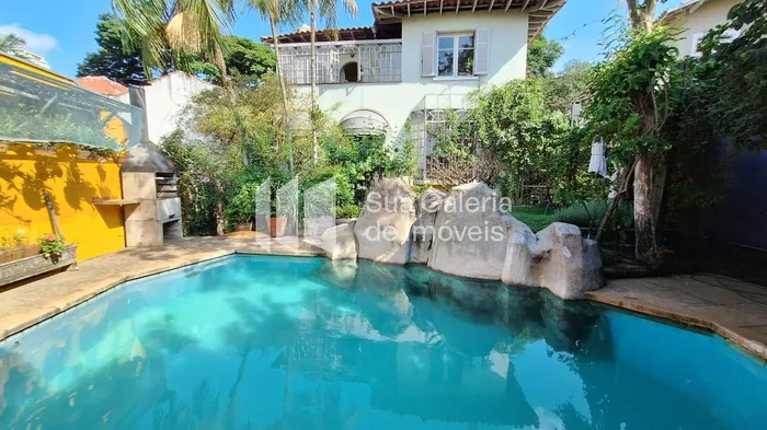 Casa com 2 suítes à venda em Pacaembu, São Paulo, por R$ 3.000.000