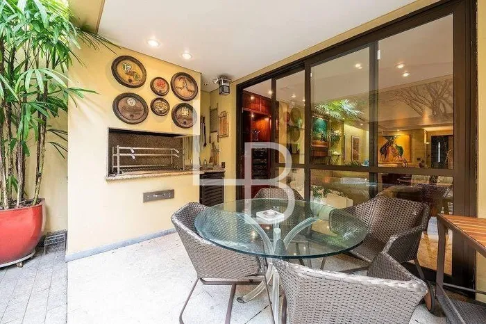 Casa com 3 suítes à venda em Jardim Europa, São Paulo, por R$ 15.900.000 Imagem 3