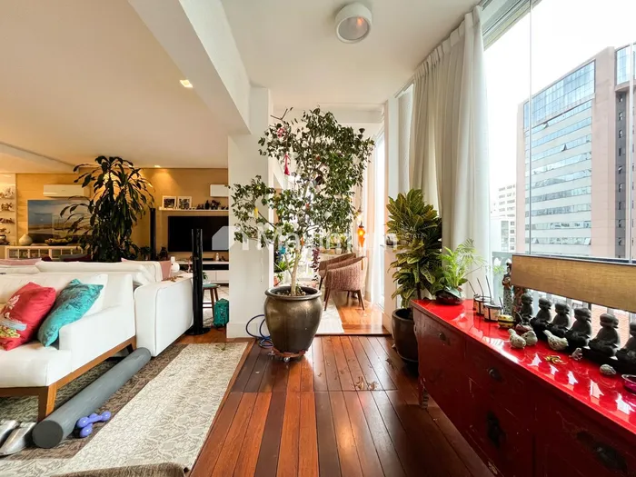 Apartamento com 2 suítes à venda em Jardim América, São Paulo, por R$ 3.550.000 Imagem 2