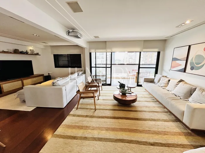 Apartamento com 3 suítes à venda em Moema, São Paulo, por R$ 3.100.000