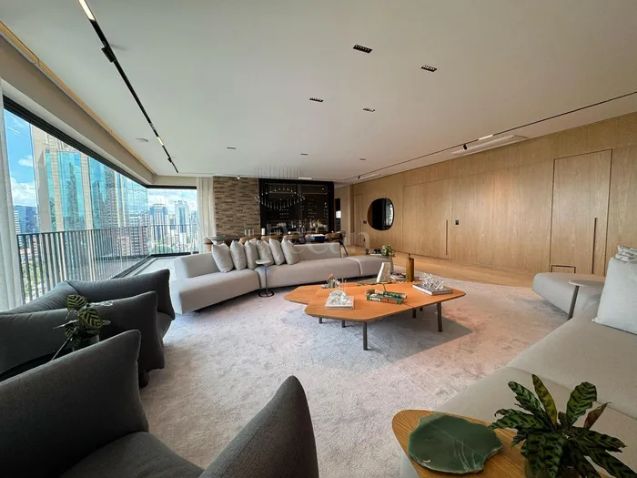 Apartamento com 3 suítes à venda em Itaim Bibi, São Paulo, por R$ 14.800.000