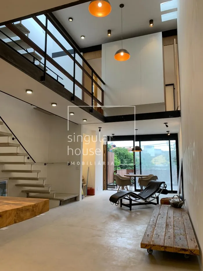 Casa com 3 suítes à venda em Vila Madalena, São Paulo, por R$ 2.200.000