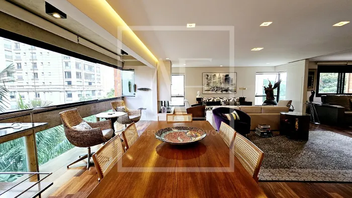 Apartamento com 3 suítes à venda em Itaim Bibi, São Paulo, por R$ 6.380.000