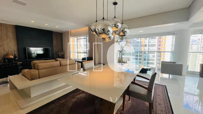 Apartamento com 3 suítes à venda em Campo Belo, São Paulo, por R$ 3.600.000