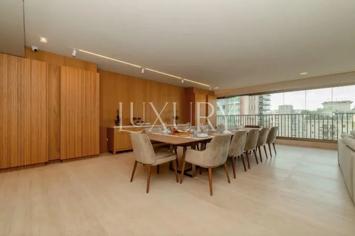 Apartamento com 3 suítes à venda em Moema, São Paulo, por R$ 9.700.000