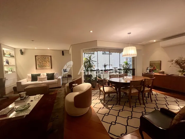 Apartamento com 3 suítes à venda em Vila Olímpia, São Paulo, por R$ 2.000.000