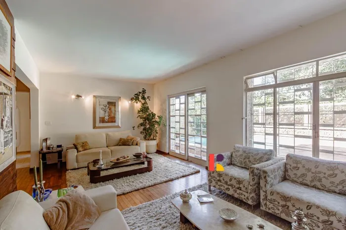 Casa com 3 suítes à venda em Pacaembu, São Paulo, por R$ 2.900.000