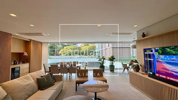 Apartamento com 3 suítes à venda em Moema, São Paulo, por R$ 9.500.000