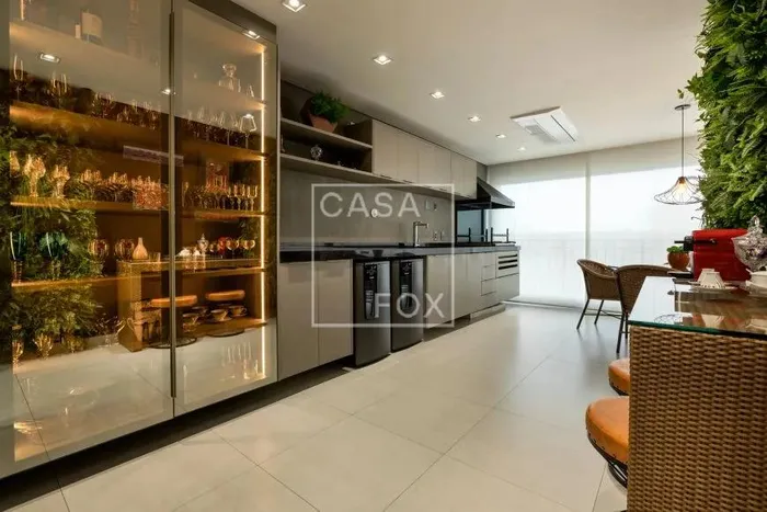 Apartamento com 3 suítes à venda em Moema, São Paulo, por R$ 7.235.000