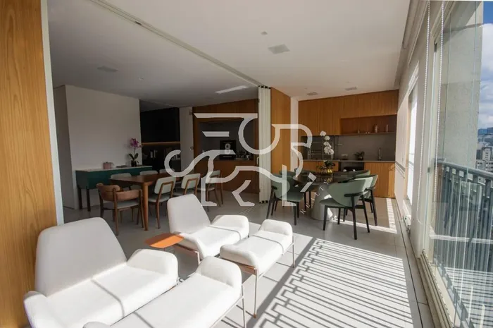 Apartamento com 3 suítes à venda em Vila Olímpia, São Paulo, por R$ 8.500.000