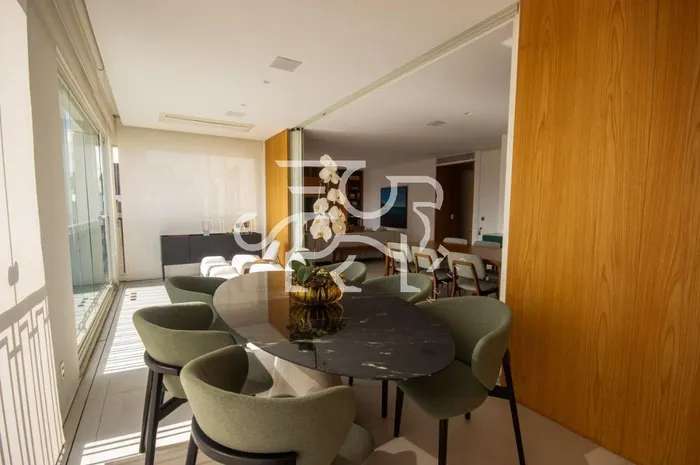 Apartamento com 3 suítes à venda em Vila Olímpia, São Paulo, por R$ 8.500.000 Imagem 2