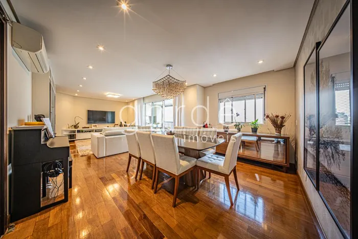 Apartamento com 2 suítes à venda em Moema, São Paulo, por R$ 2.890.000