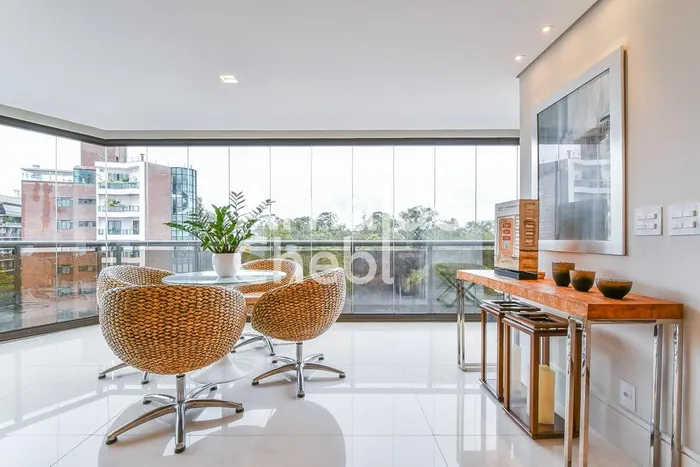 Apartamento com 3 suítes à venda em Vila Nova Conceição, São Paulo, por R$ 9.400.000 Imagem 3