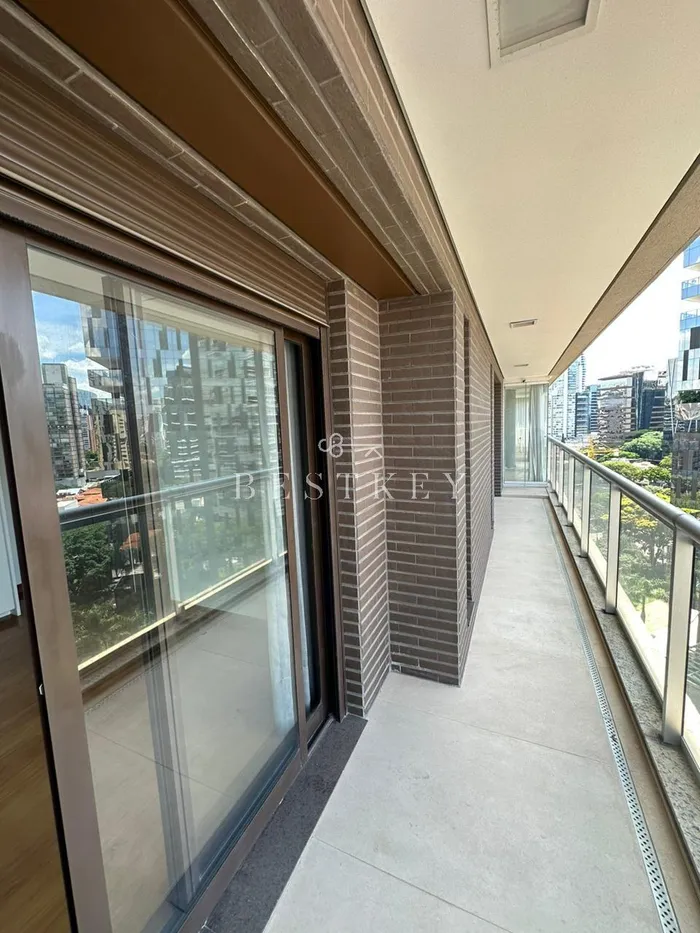 Apartamento com 3 suítes à venda em Vila Olímpia, São Paulo, por R$ 14.000.000 Imagem 2